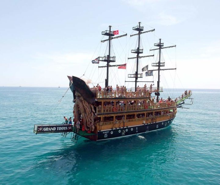 Пиратская яхта в Алании - Экскурсия на яхте - Цена - Фото и Отзывы