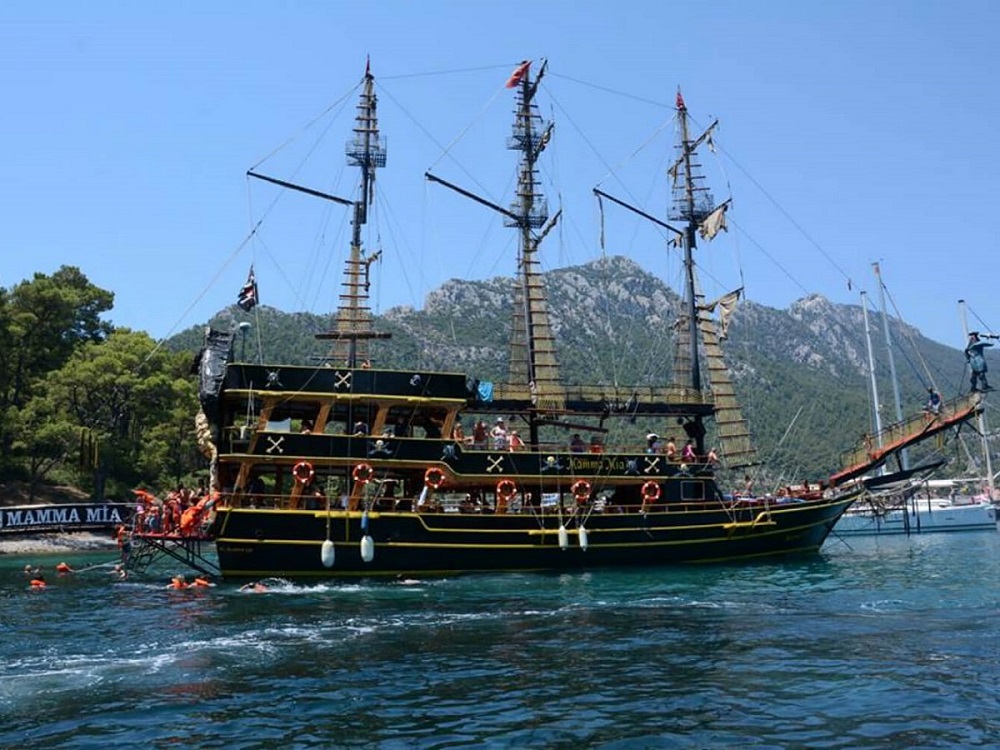 Пиратский корабль в Мармарисе