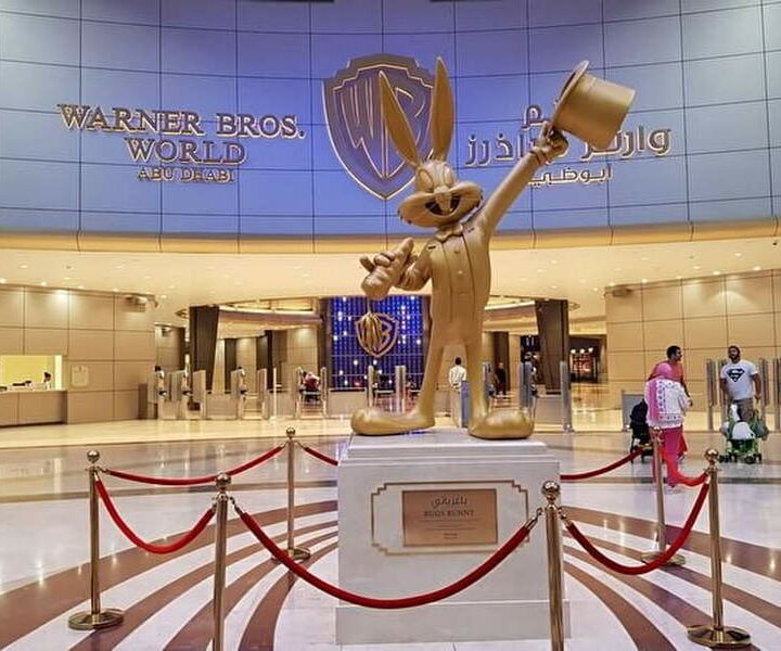 Warner Brosers World парк в Абу-Даби из Дубая