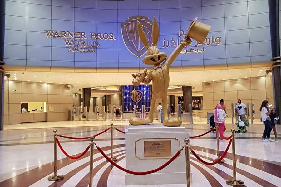 Warner Brosers World парк в Абу-Даби из Дубая
